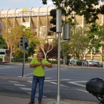 Devant le stade de foot de Madrid 